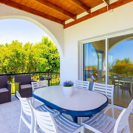 Villa Aristotelis *